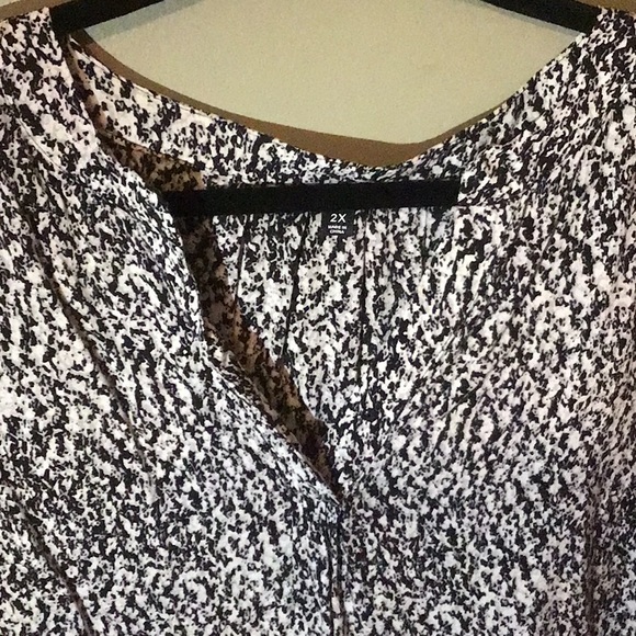 Ladies Peasant Style Abstract Top 2X - Picture 2 of 3